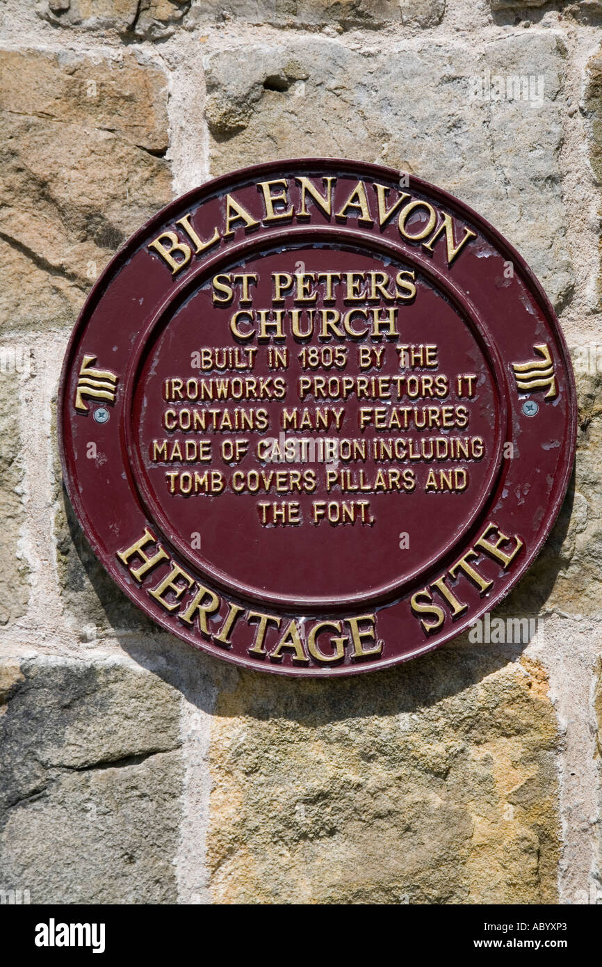 Gedenktafel an der St. Peters Church in Blaenavon gewidmet der Eisenindustrie Wales UK zum Weltkulturerbe Stockfoto