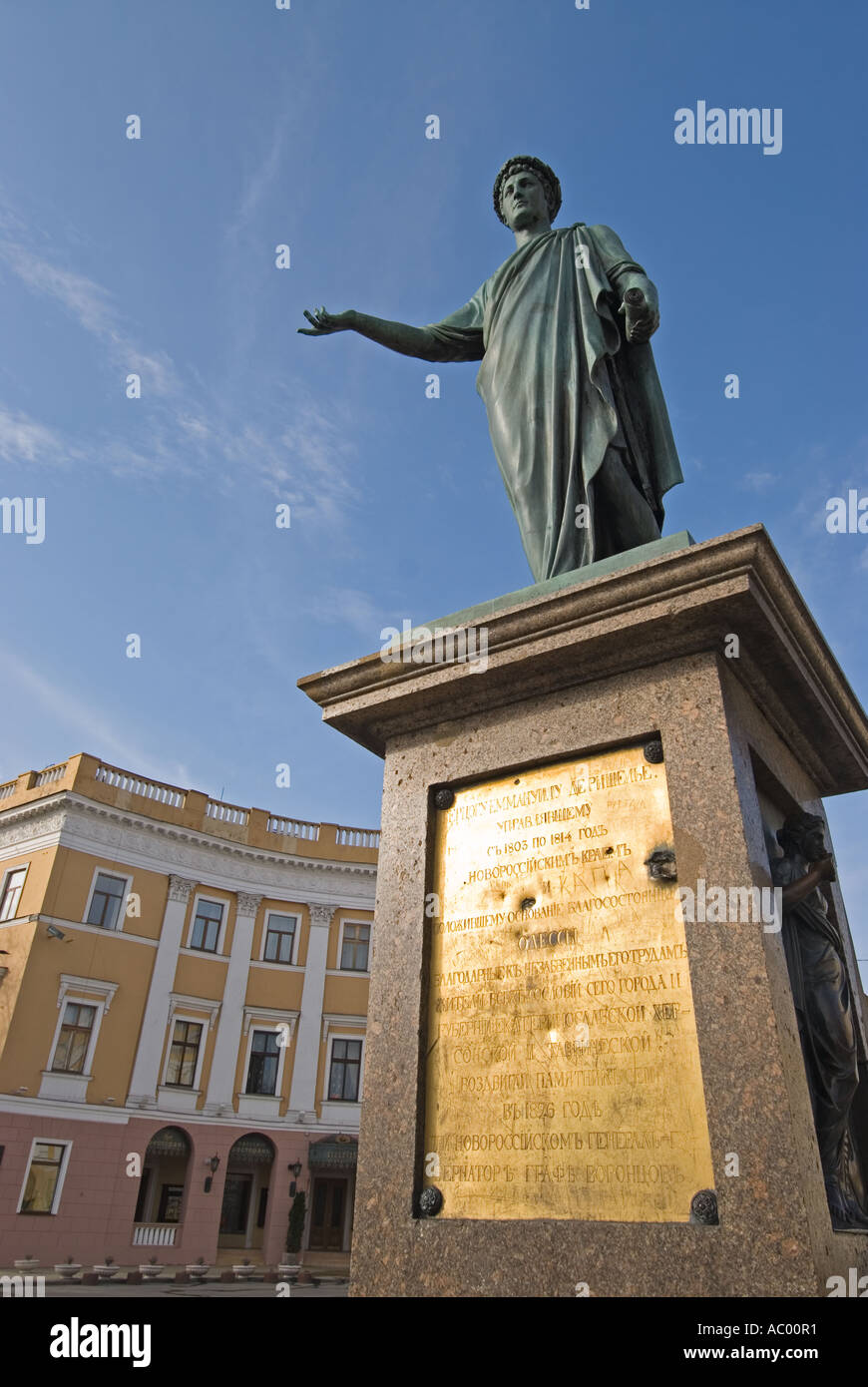 Statue des Duc de Richelieu an der Spitze der Potemkin Schritte auf Prymorsky Bulvar Odessa Ukraine Stockfoto