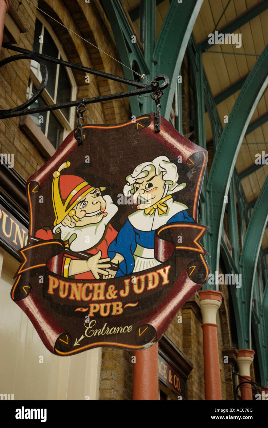 Punch und Judy Pub melden Sie im Londoner Covent Garden Market Stockfoto