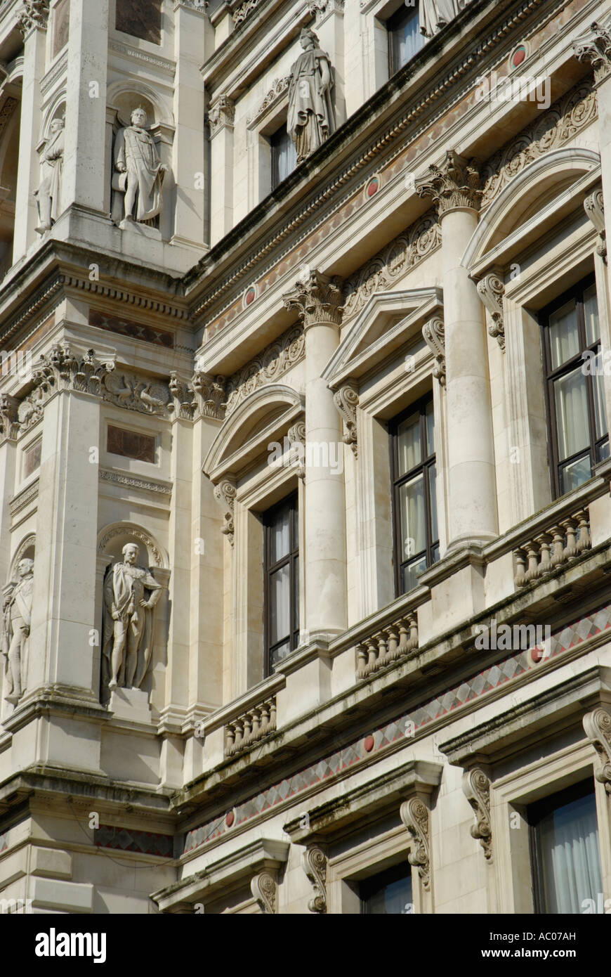 Reich verzierte Fassade des Foreign and Commonwealth Office Hauptquartier in Horse Guards Road London Stockfoto