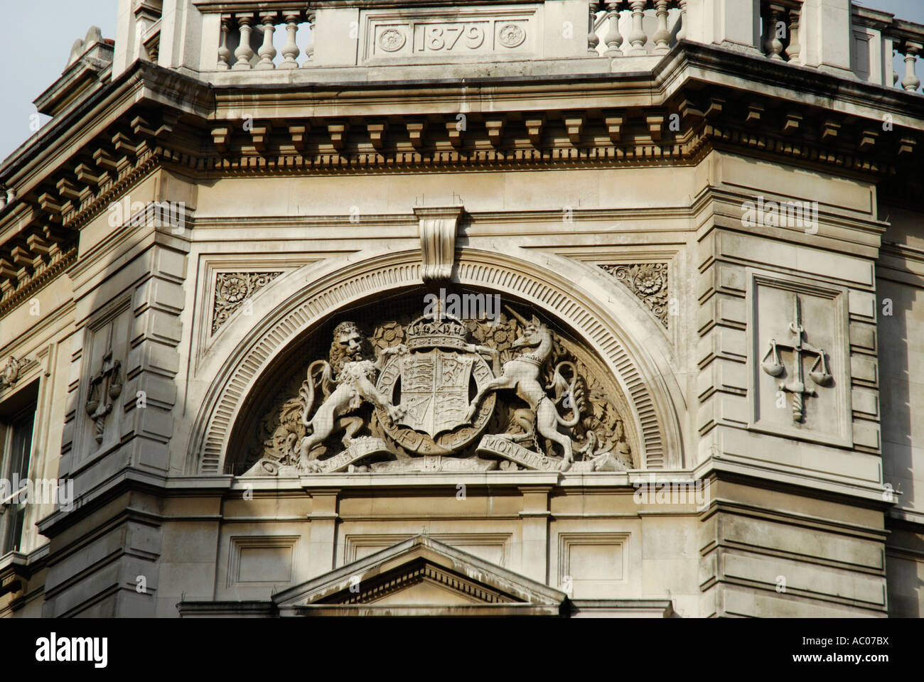Nahaufnahme von außen der Bow Street Magistrates Court und Polizeistation London England Stockfoto