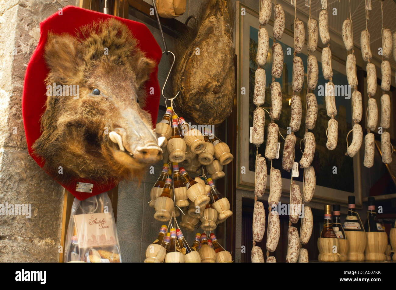 Wildschwein Kopf und Würstchen in Schaufenster Italien Stockfoto