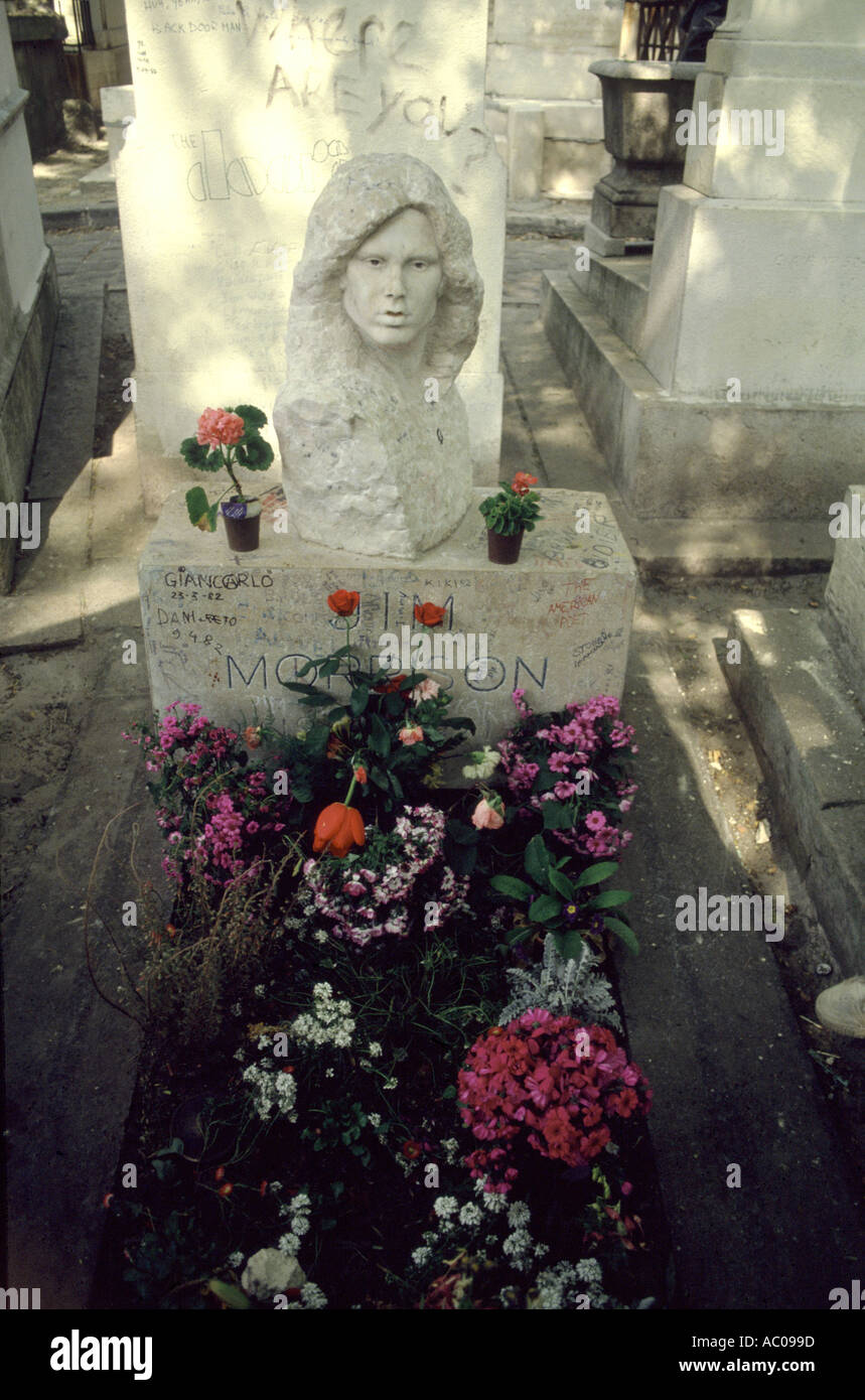 Das Grab von Jim Morrison von den Türen an Pere Lachaise Friedhof Paris Frankreich Stockfoto