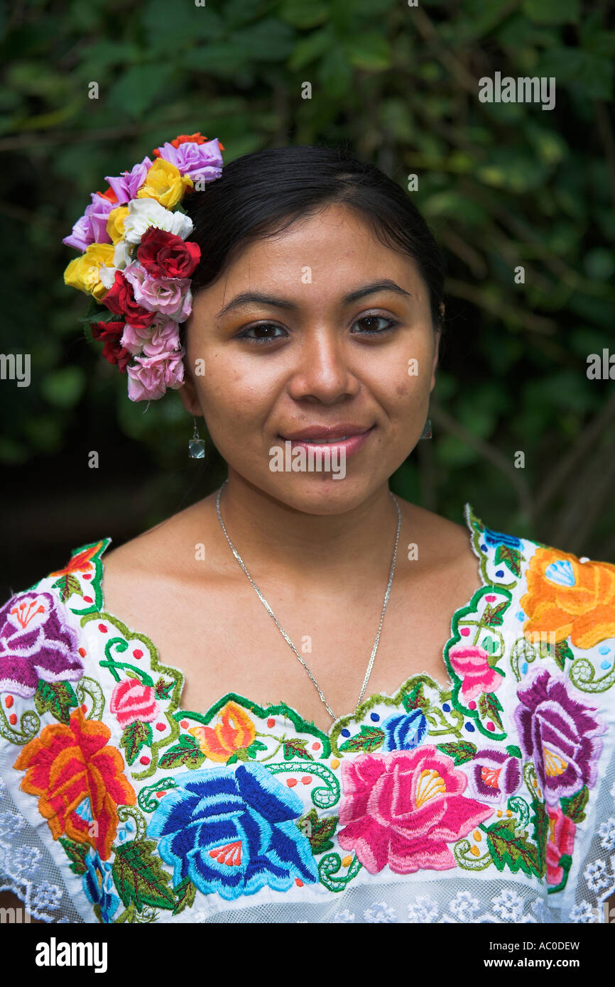 Mexikanische Frau tragen Tracht, Bundesstaates Yucatán, Mexiko Stockfoto