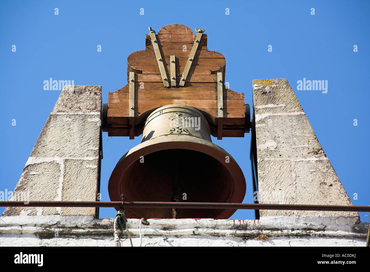 Bell auf Dach des Casa Borda, Casa De La Cultura de Taxco, Plaza Borda, Zocalo, Taxco, Bundesstaat Guerrero, Mexiko Stockfoto