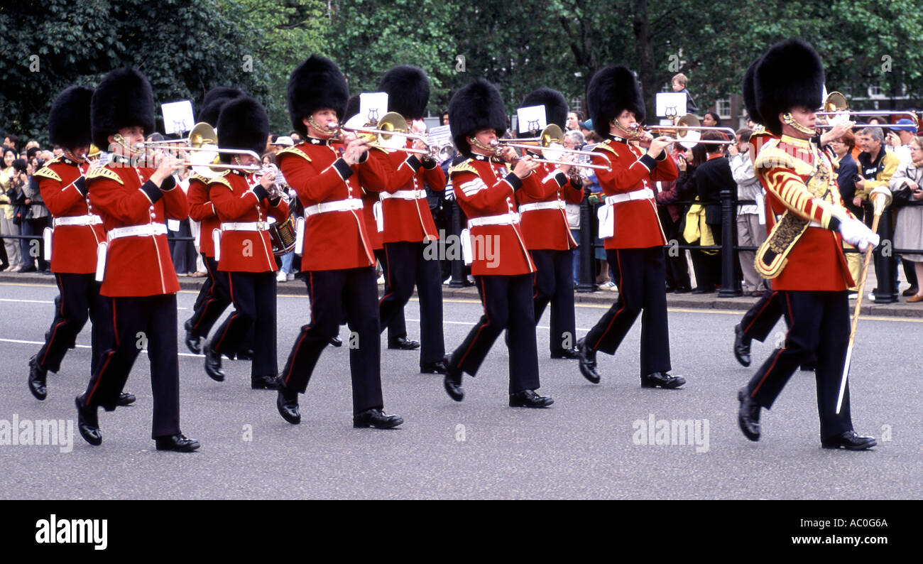 Britische Soldaten parade Buckingham Palace London UK Stockfoto