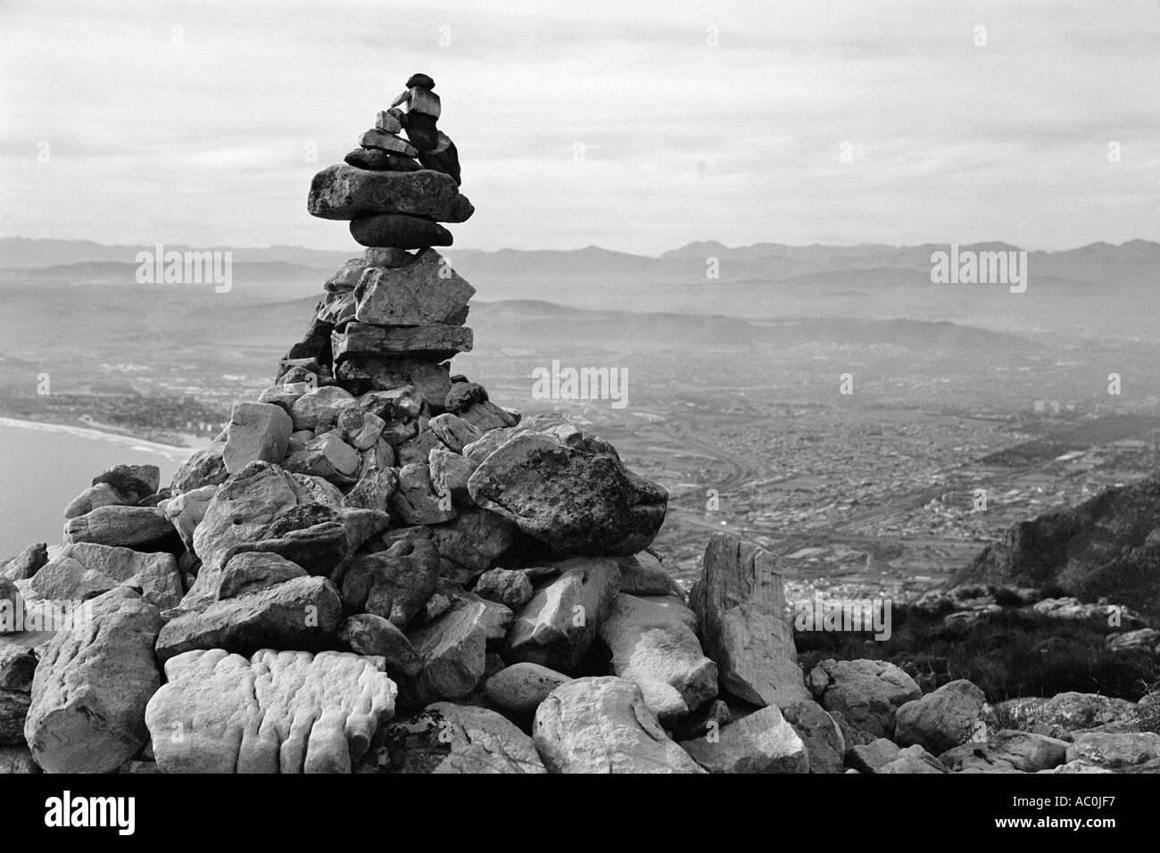 Cairn auf Table-Mountain-Cape Town-Südafrika Stockfoto
