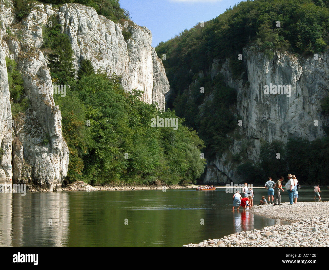 Charakteristisch bei Weltenburg Verengung der Danube Weltenburg charakteristisch Donau Donau durchbricht Klippe Stockfoto