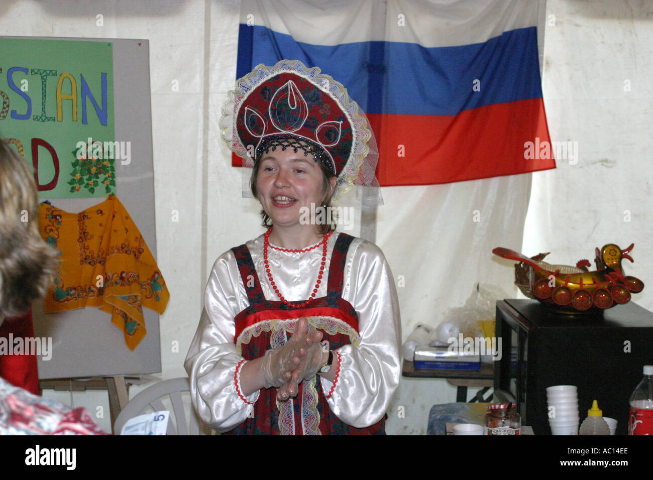 Frau Kopfstück russische Kleidung Essen multikulturelle Festival 2003 Dartmouth Nova Scotia Stockfoto