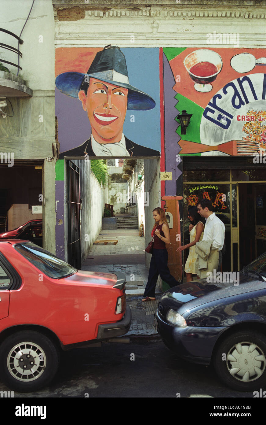 Tango Wandbild von Carlos Gardel Plaza Dorrego, San Telmo, Buenos Aires Argentinien Südamerika 2002 2000s HOMER SYKES Stockfoto