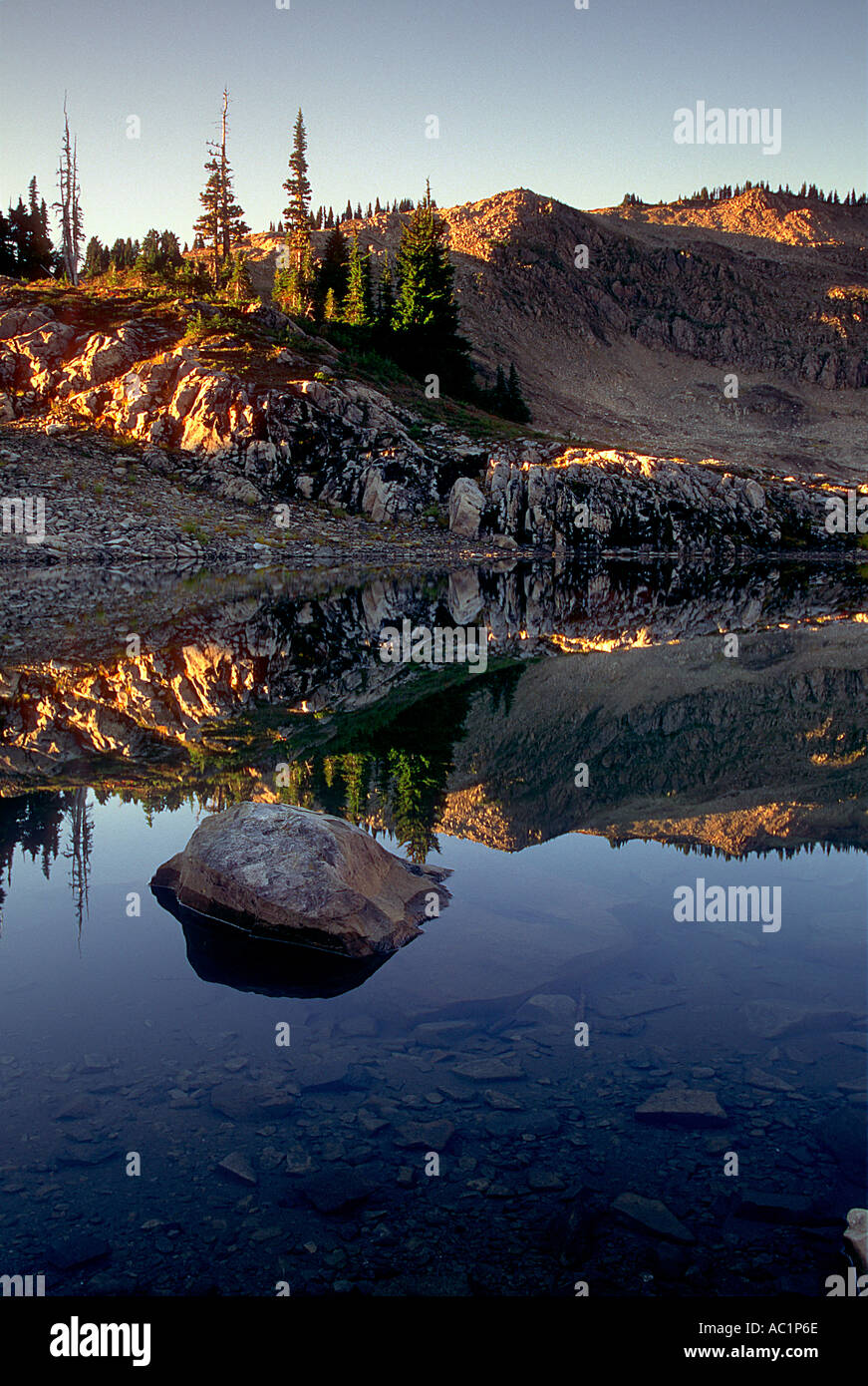 Bogacheil Peak spiegelt sich in sieben Seen Becken Olympic Nationalpark Washington Stockfoto