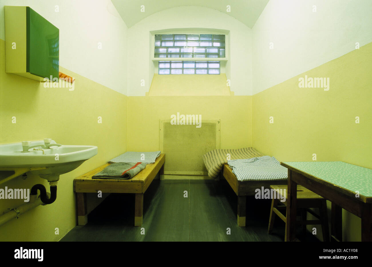 Gefängniszelle an der Stasi Museum Runden Ecke Leipzig Sachsen Deutschland Stockfoto