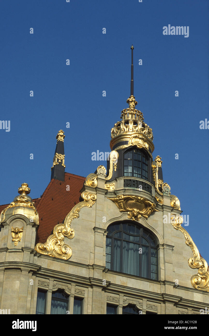 Malte Golddetails auf dem Dach der Bank Commerzbank Leipzig Sachsen Deutschland Stockfoto