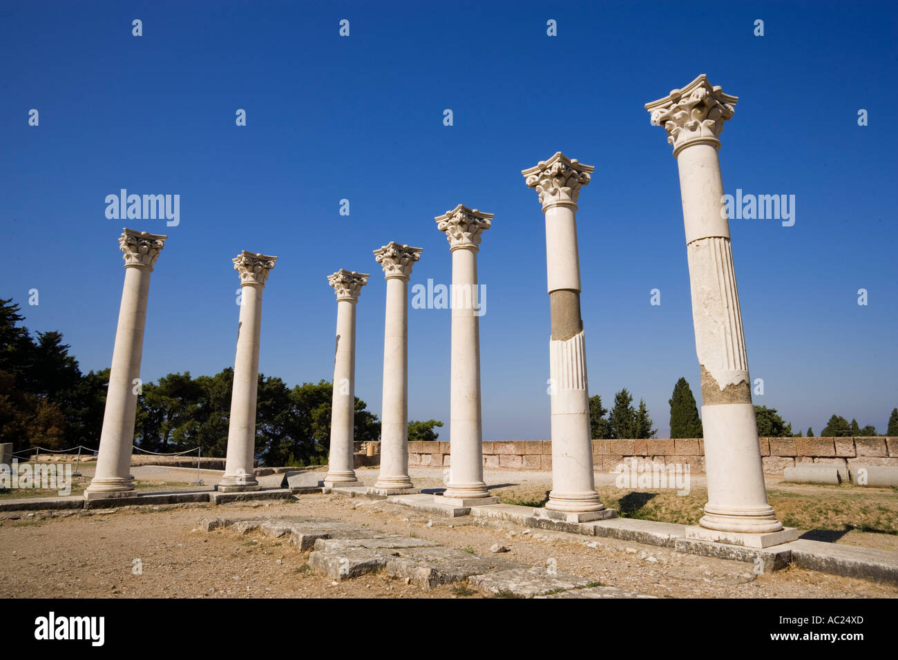 Gruppe von ionischen Säulen des Tempels Asklipion Kos Stadt Kos Griechenland Stockfoto