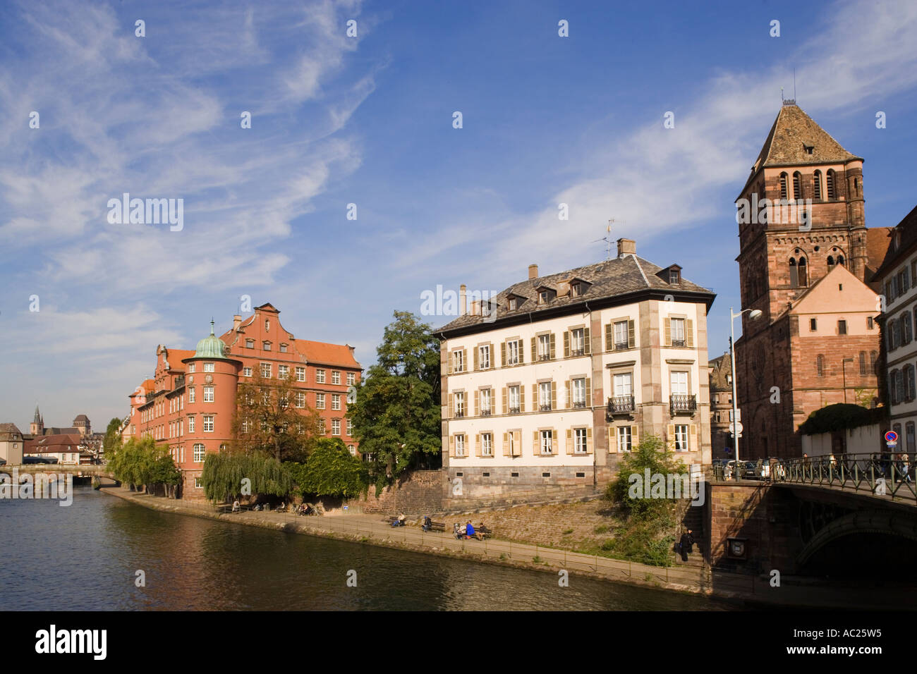 Pont Saint Thomas Saint Thomas Bridge, die zweitgrößte Kirche Straßburg L Eglise Saint Thomas St. Thomas Church Stockfoto