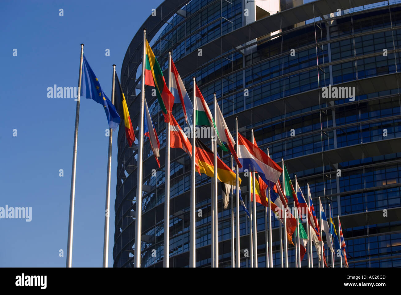 Fahnen vor dem Europäischen Parlament Straßburg Elsass Frankreich Stockfoto