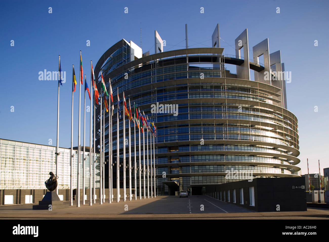 Fahnen vor dem Europäischen Parlament Straßburg Elsass Frankreich Stockfoto