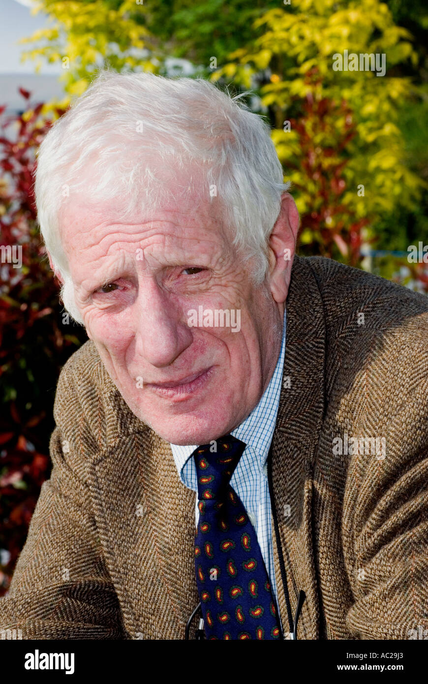 Jonathan Miller (21. Juli 1934 geboren), Fowey, Cornwall, UK. Mai 2006. Stockfoto