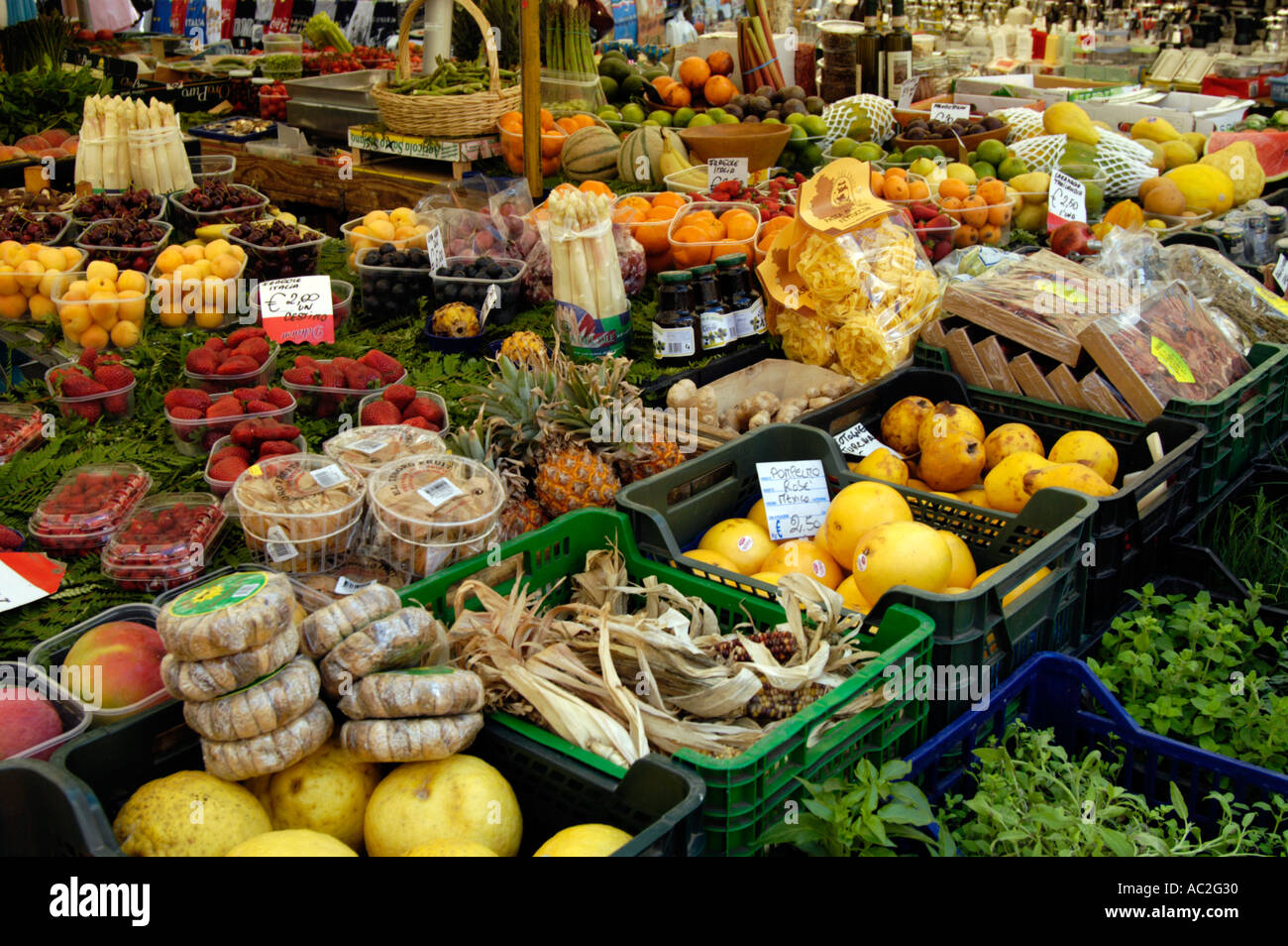 Traditionelle italienische produzieren am Marktstand in Piazza Campo de Fiori, Rom, Italien Stockfoto