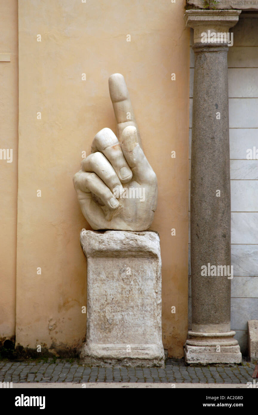Hand eine riesige Statue von Kaiser Constantine in der Palazzo dei Conservatori in den Kapitolinischen Museen, Rom Stockfoto