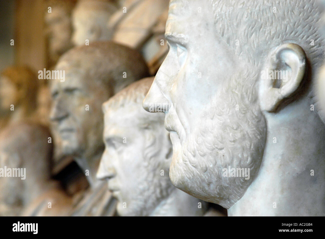 Büsten von Roman Emperors in der Sala Degli Imperatori im Palazzo Nuovo an den Kapitolinischen Museen Rom Italien Stockfoto