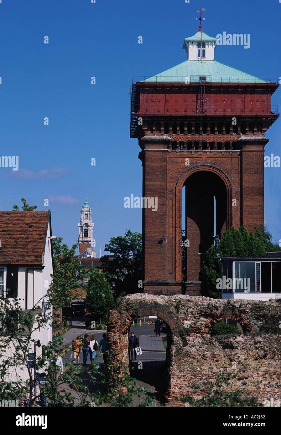 Colchester römische Stadtmauer und führt Wasserturm bekannt als Jumbo Stockfoto