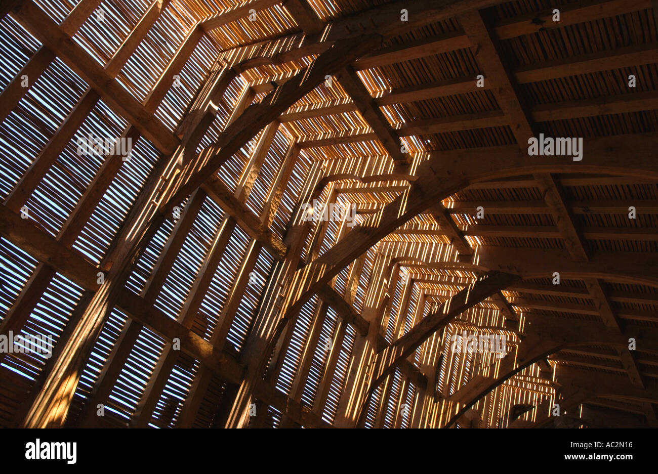 Interne Dachkonstruktion des 13. Jahrhundert St. Teilos Kirche umgebaut am nationalen Museum von Welsh Life St Fagans Cardiff Wales UK Stockfoto