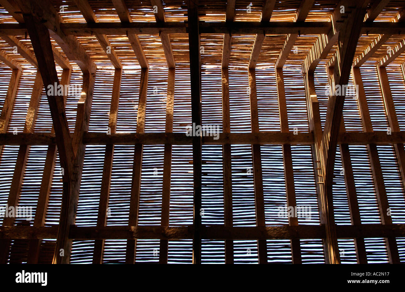 Interne Dachkonstruktion des 13. Jahrhundert St. Teilos Kirche umgebaut am nationalen Museum von Welsh Life St Fagans Cardiff Wales UK Stockfoto