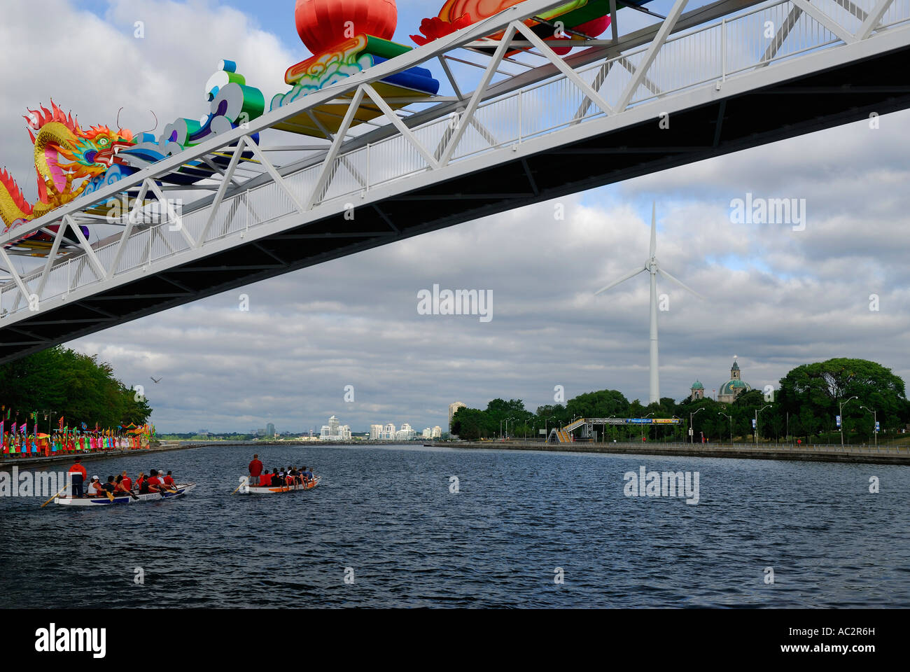 Kanu-Fahrer training am Lake Ontario am Ontario Place Stockfoto