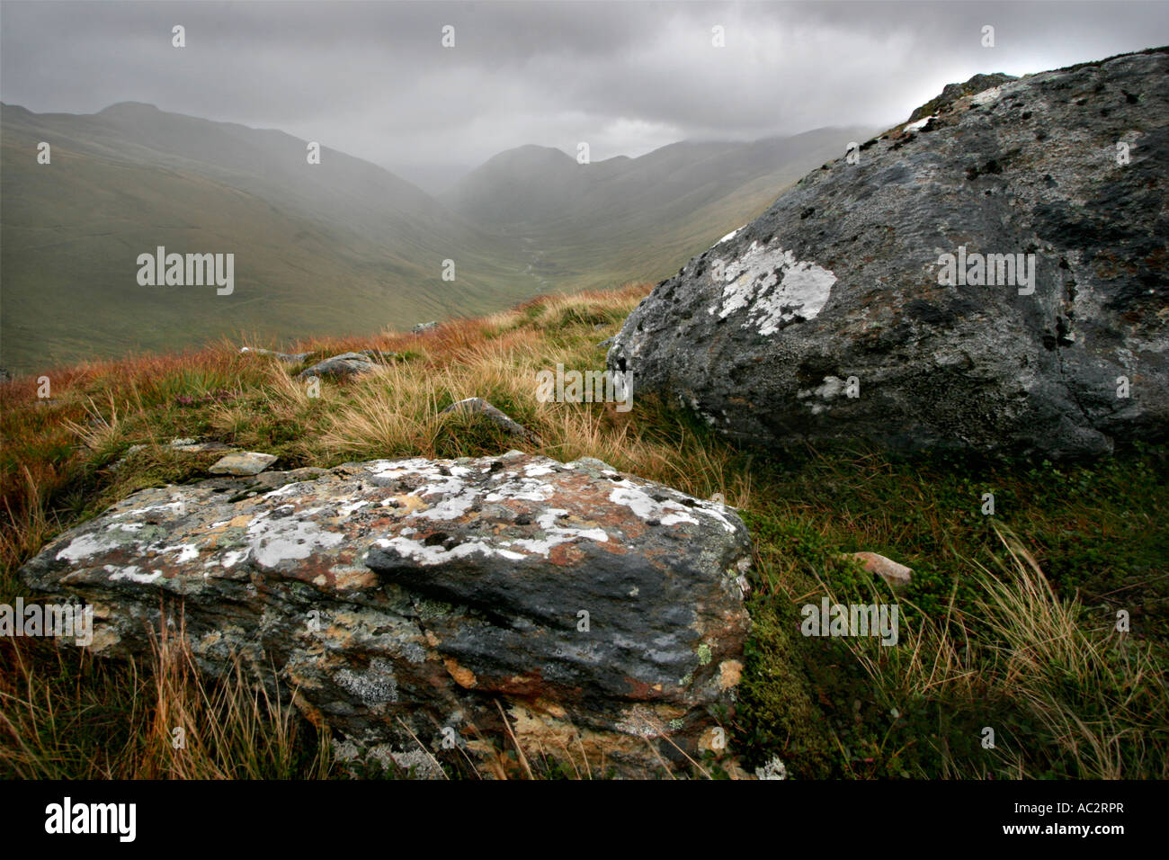 Stimmungsvolle Berglandschaft in Glen Affric, Schottland Stockfoto