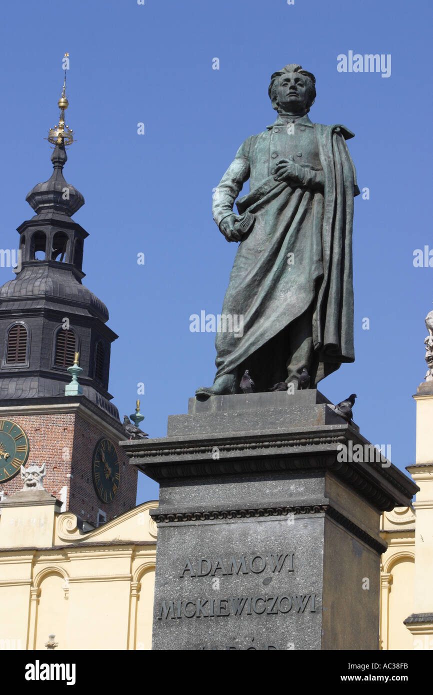 Krakau Polen Statue der polnische Dichter Adam Mickiewicz Altstadt Markt Platz Rynek Glowny Krakau Polen Stockfoto