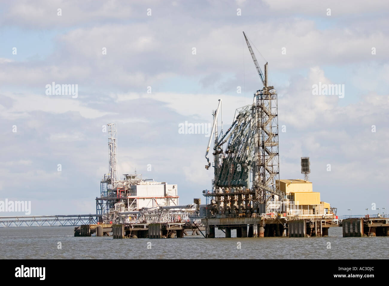 Hund-Punkt-Öl-Delivery-Plattform Firth of Forth-Schottland Stockfoto