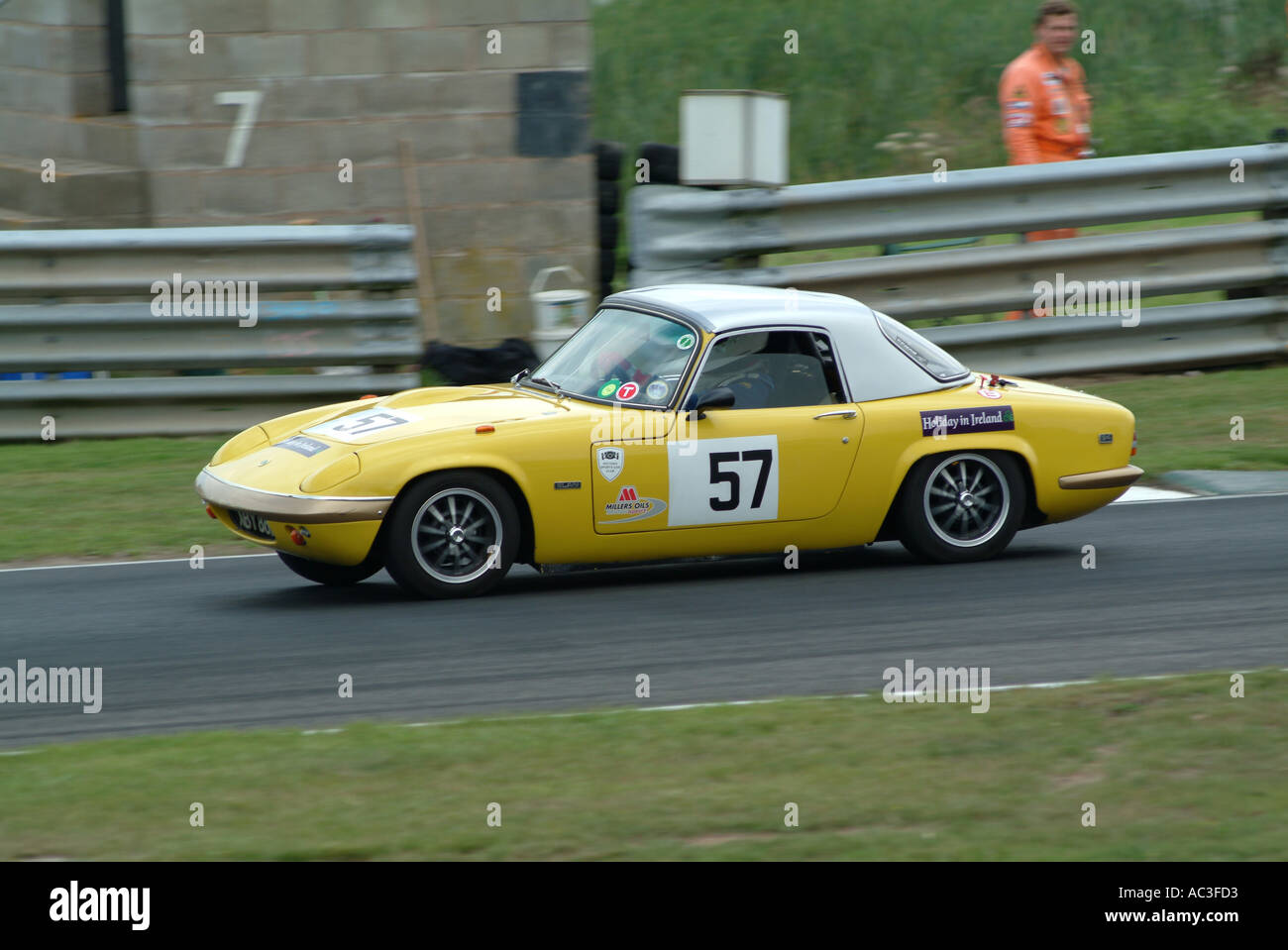 Lotus Elan S4 Sportwagen am Oulton Park Motor Racing Circuit Cheshire England Vereinigtes Königreich UK Stockfoto