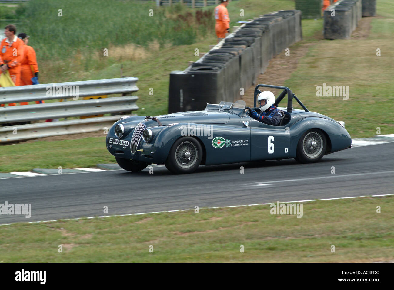 Jaguar XK120 Sportwagen am Oulton Park Motor Racing Circuit Cheshire England Vereinigtes Königreich UK Stockfoto