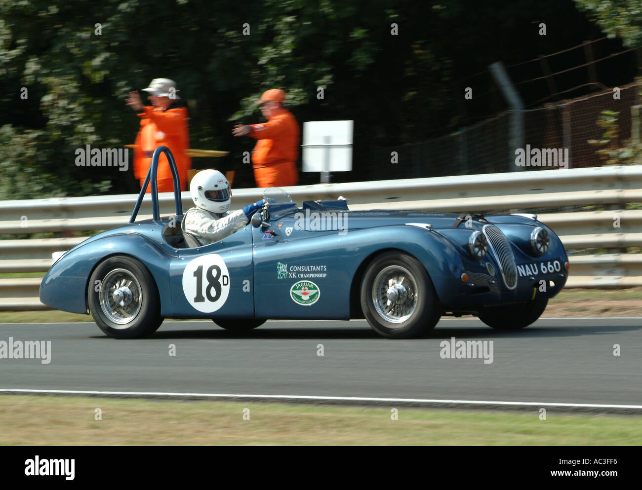 Jaguar XK120 Sportwagen am Oulton Park Motor Racing Circuit Cheshire England Vereinigtes Königreich UK Stockfoto