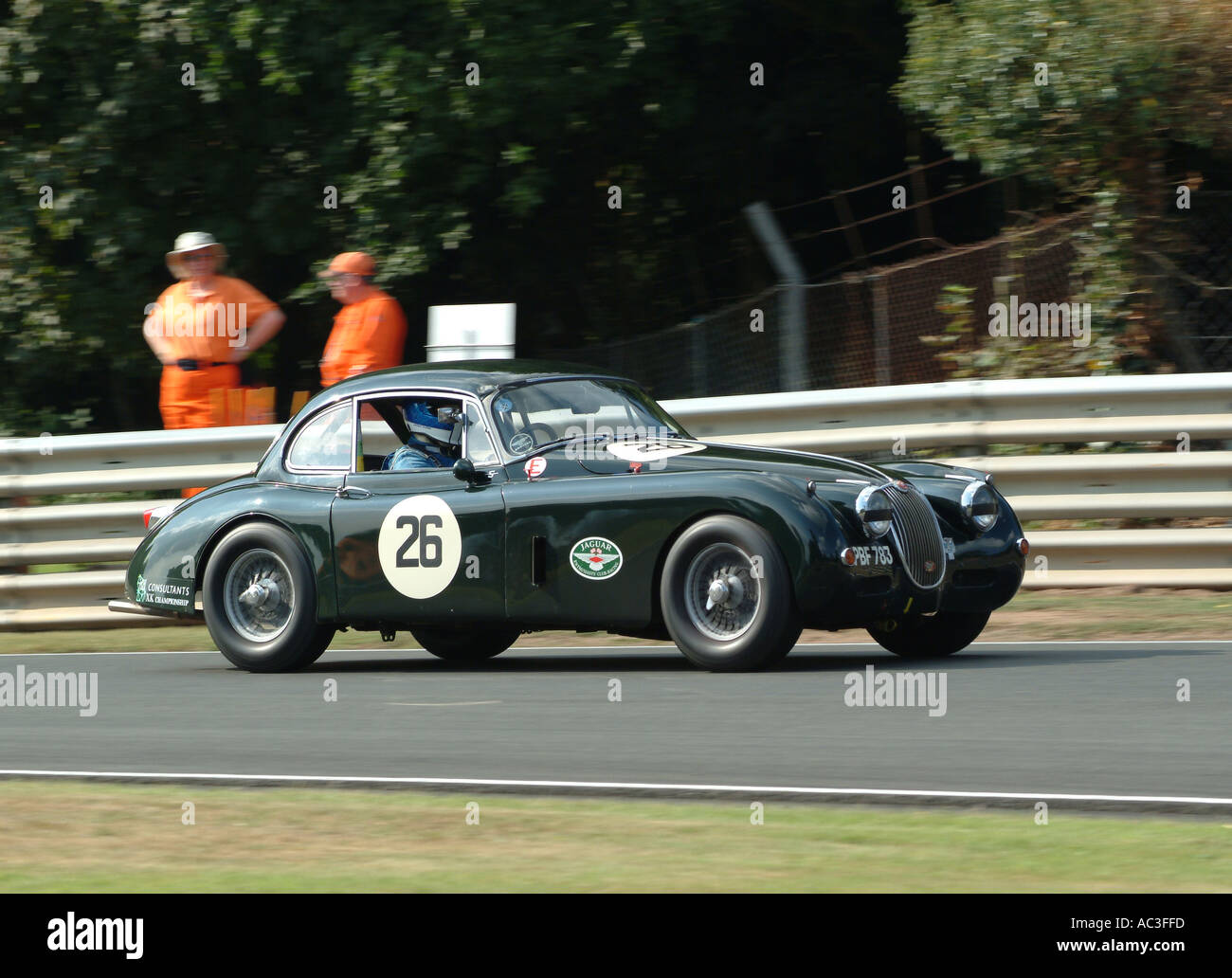 Jaguar XK 150 S Sportwagen in Oulton Park Rennstrecke Cheshire England Vereinigtes Königreich Großbritannien Stockfoto
