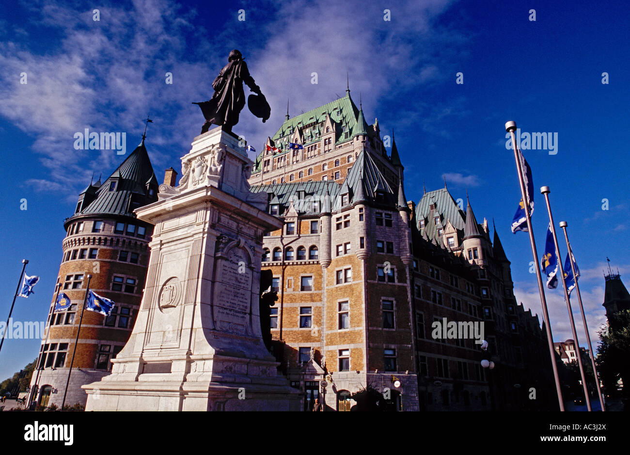 Staue von Samuel Champlain mit Blick auf Château Frontenac Hotel Quebec City, Kanada Stockfoto