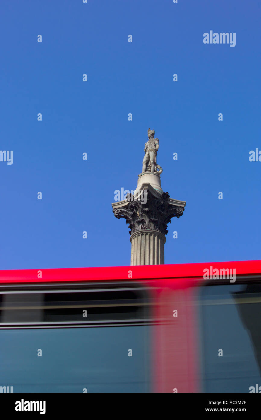 UK London Trafalgar Square Nelson s Spalte und Doppeldecker-Bus Stockfoto