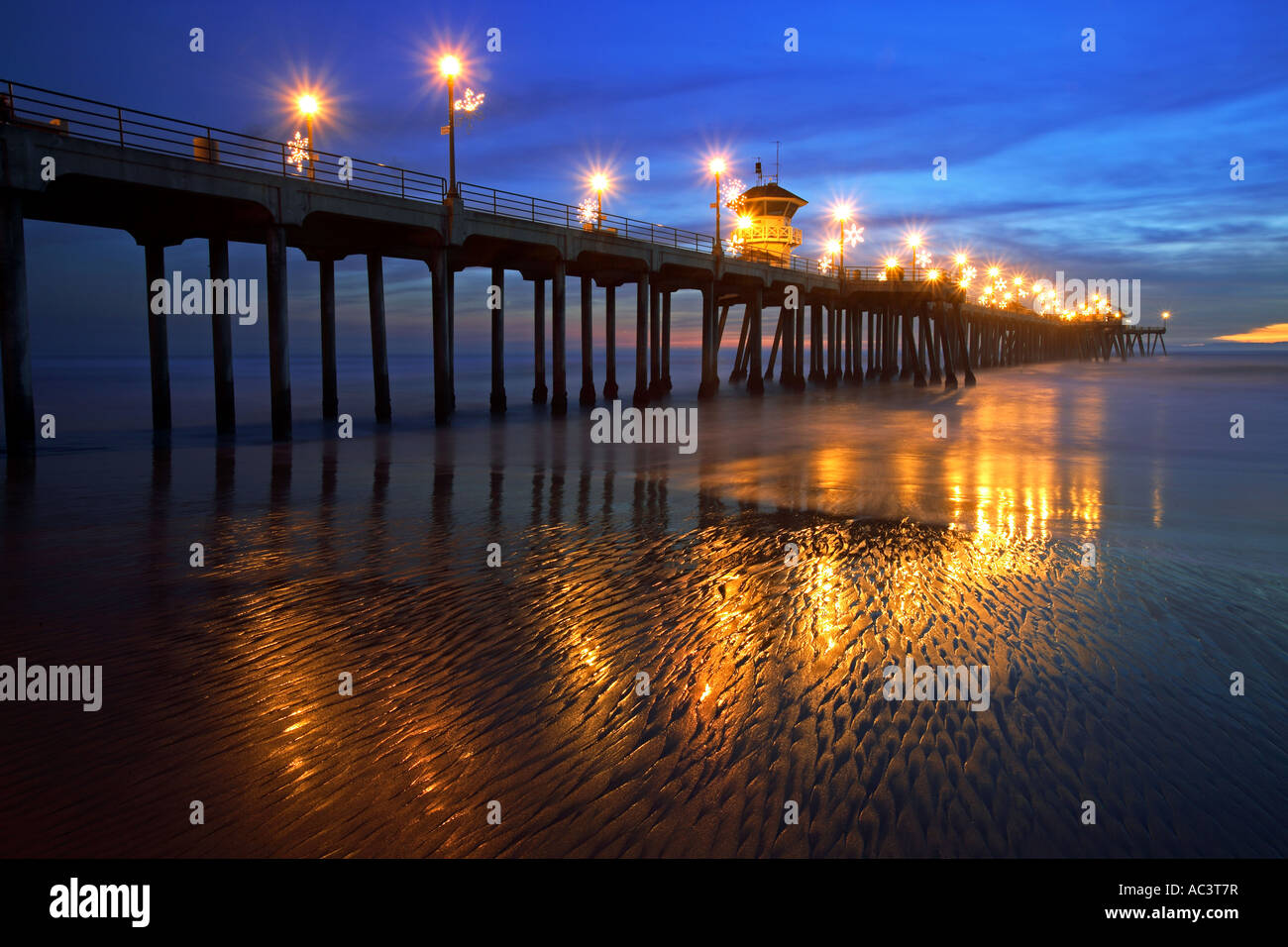 Weihnachtslicht am Hunington Beach Pier Hunington Beach Orange County Kalifornien Vereinigte Staaten Stockfoto