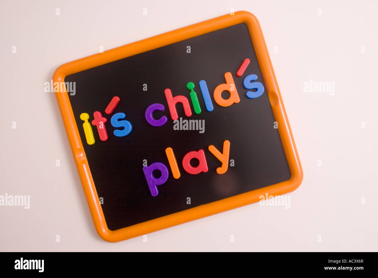 Es Ist Zum Kinderspiel Geschrieben Mit Magnetbuchstaben An