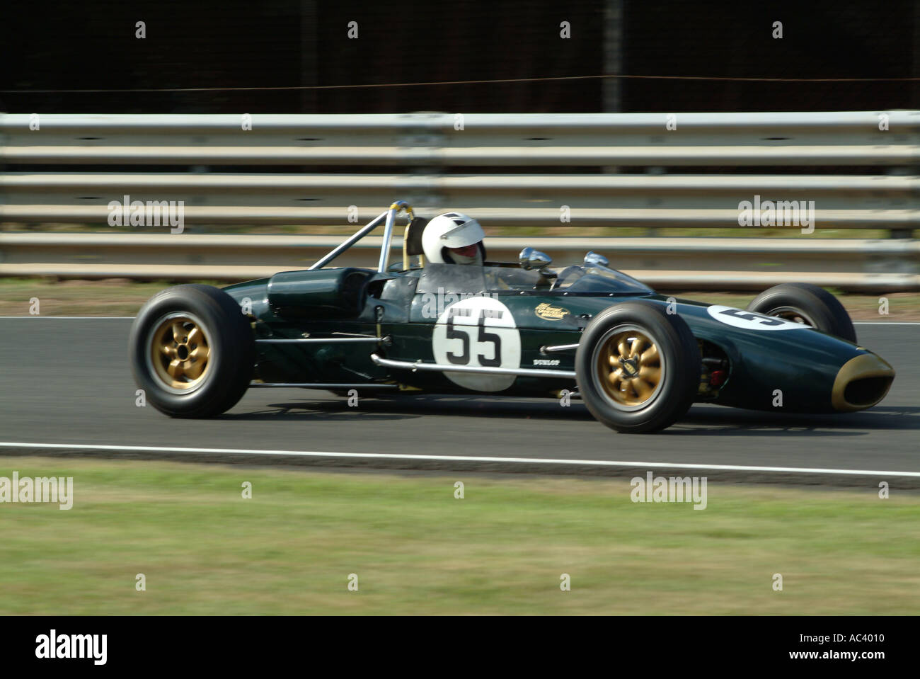 Lola T55 Grand Prix Rennwagen in Oulton Park Rennstrecke Tarporley Cheshire England Vereinigtes Königreich Großbritannien Stockfoto