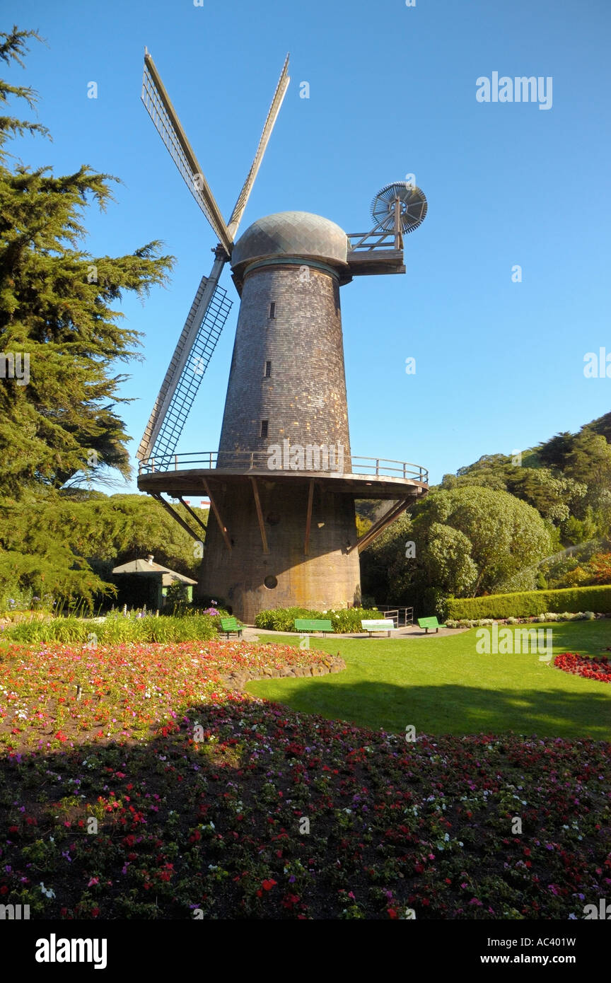 Windmühle in den Königin Wilhelmina Tulpe Garten Golden Gate Park, San Francisco CA Stockfoto