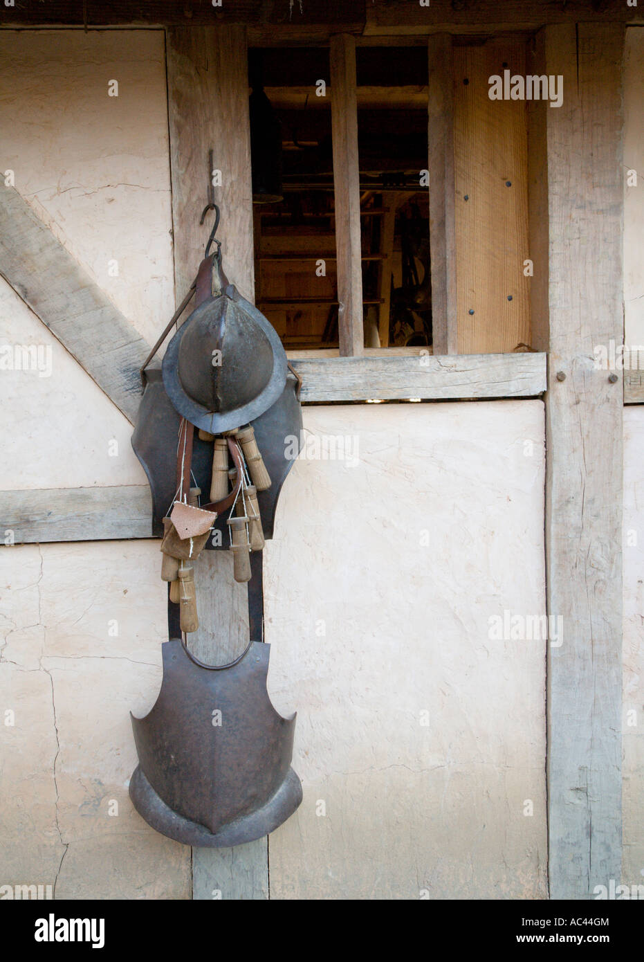 Helm und Brust-Platte in Jamestown settlement Stockfoto