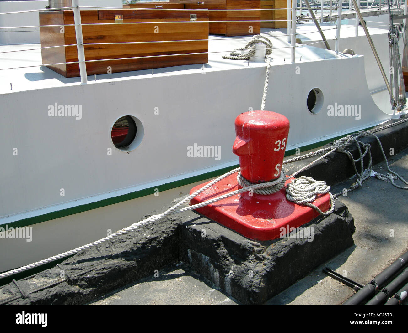 Boot-Klampe oder Kevel Stockfoto