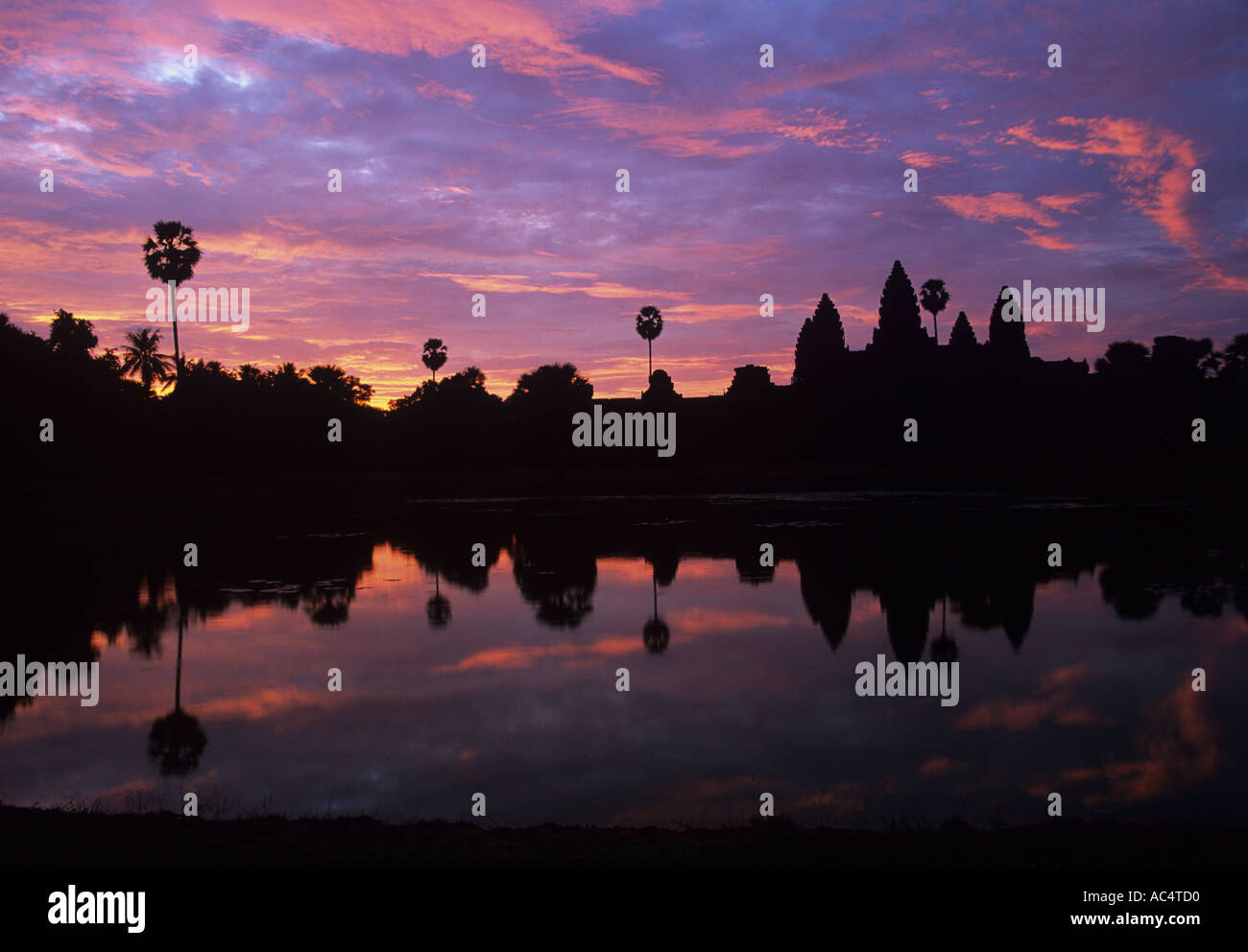 Sonnenaufgang über Angkor Wat, Kambodscha Stockfoto