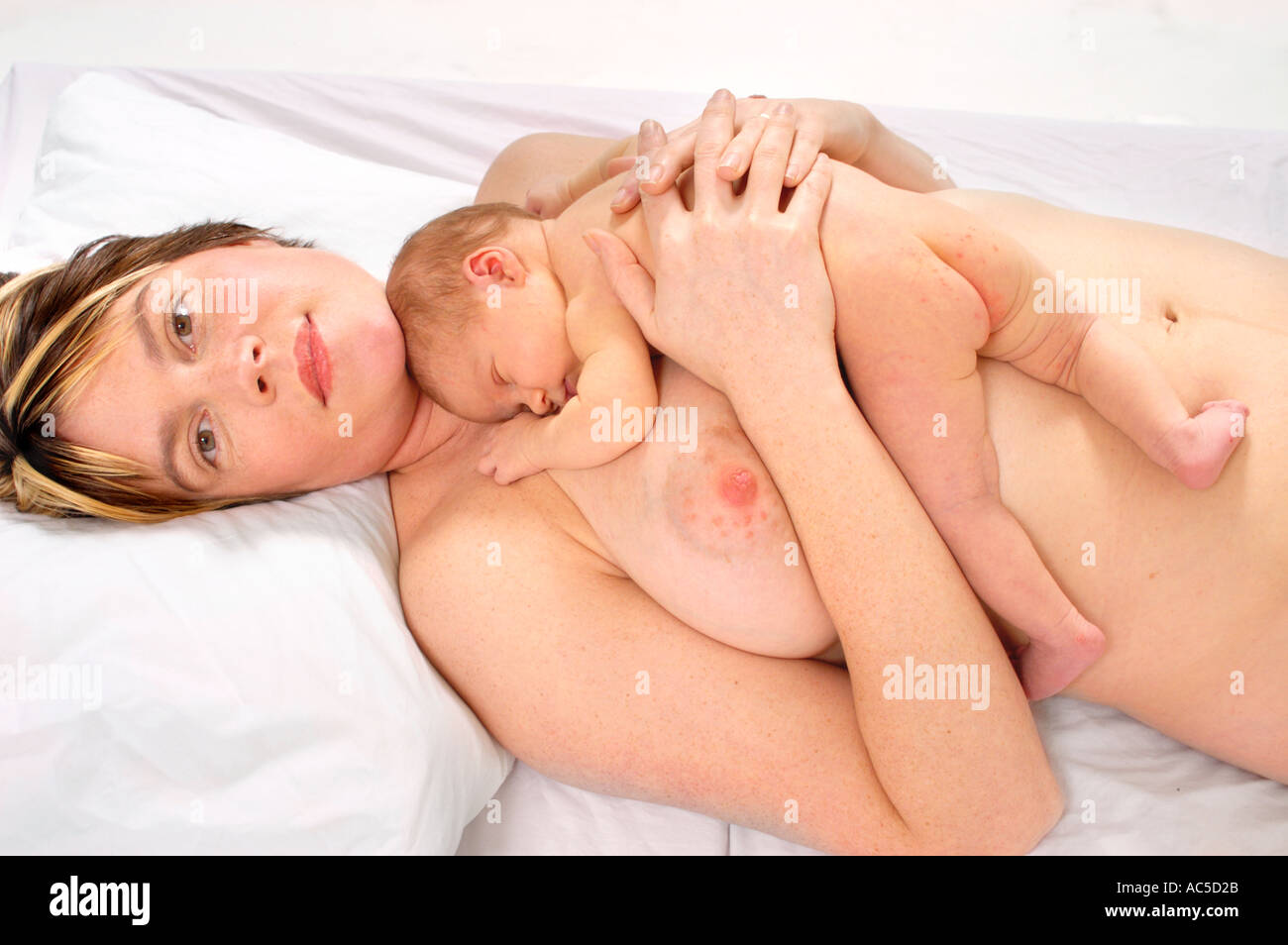 mutter Sohn nackt" Mutter und Baby nackt Stockfotografie - Alamy