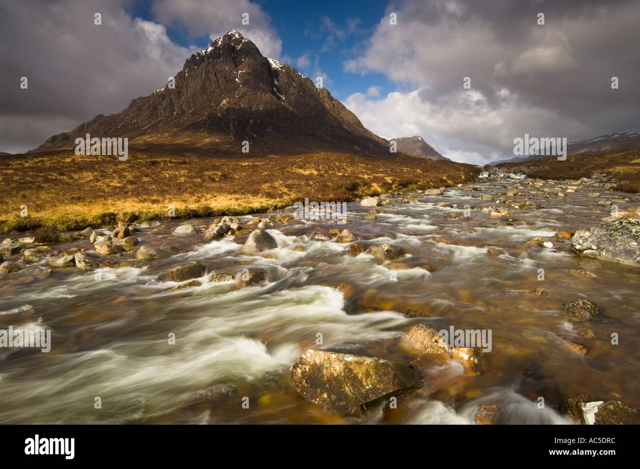 Buachaille Etive Mor Fluß Etive Glen Coe Schottland, Vereinigtes Königreich Stockfoto