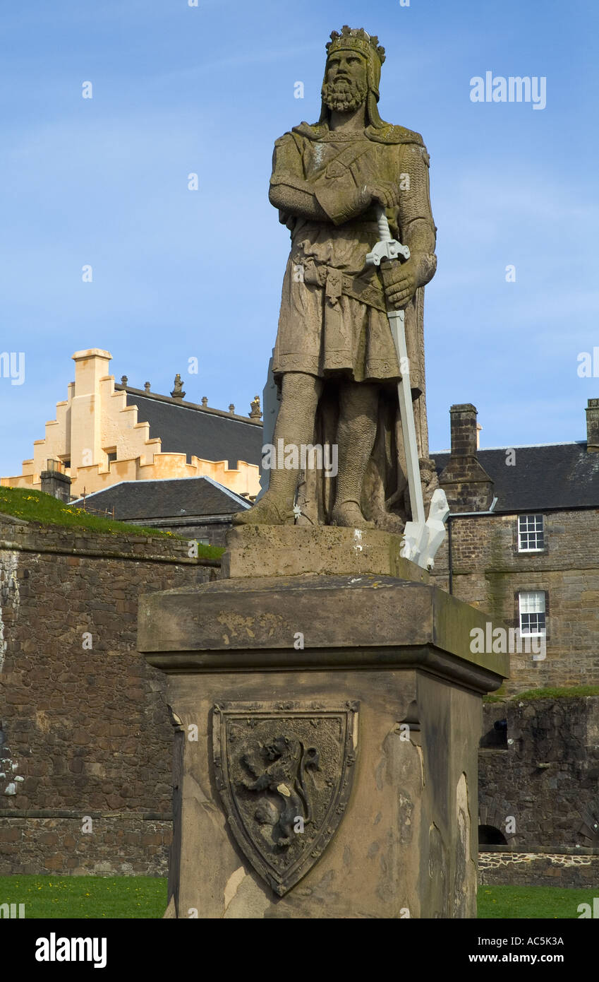 dh STIRLING STIRLINGSHIRE König Robert die Bruce-Statue vor Stirling Castle Denkmal schottische Könige von schottland Stockfoto
