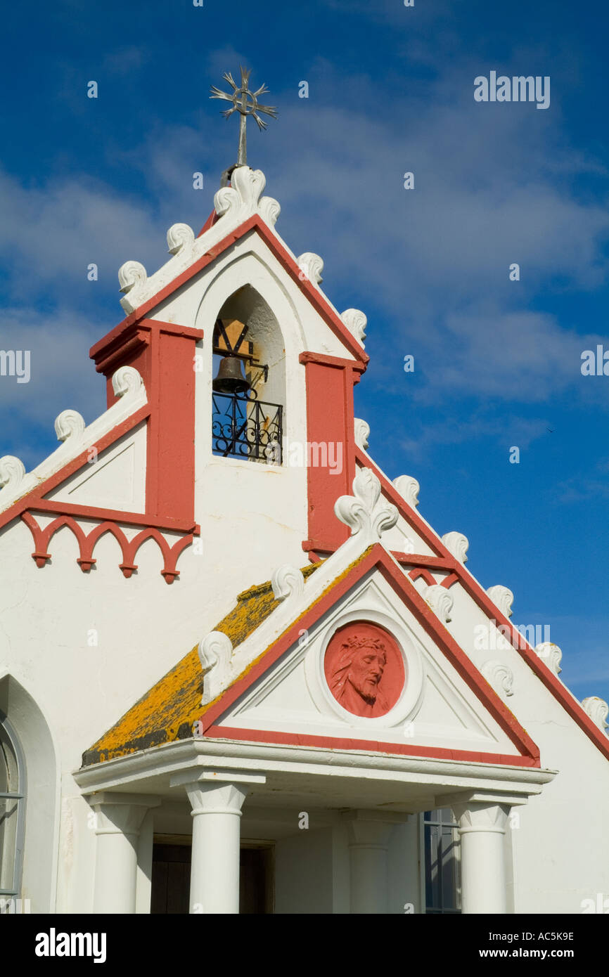 dh italienische Kapelle ORKNEY Glockenturm verzierte Kriegsgefangener Nissen Kirche Hütte Gebäude Stockfoto