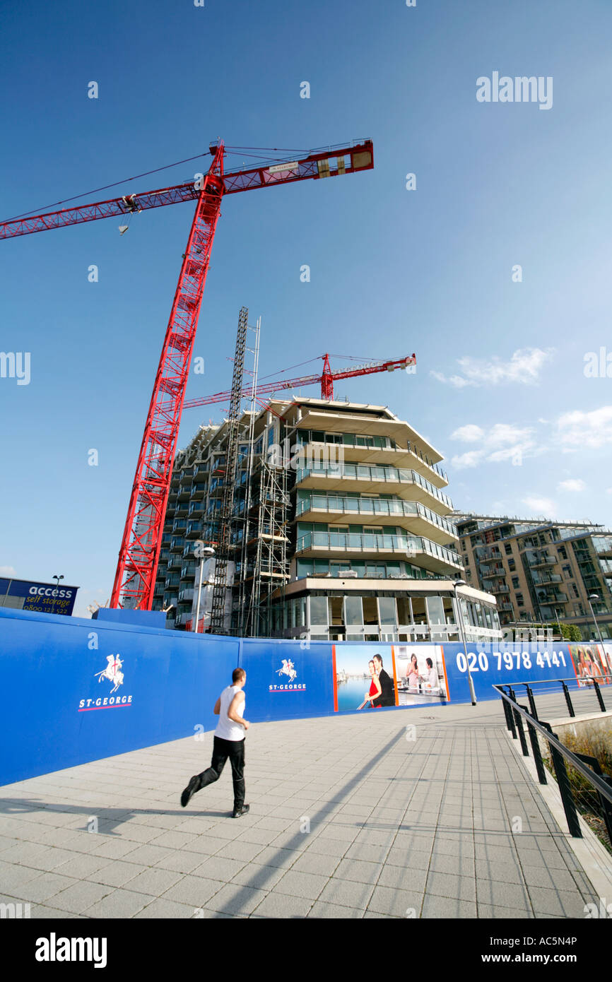 Neue Luxus-Appartements im Bau, Battersea erreichen, London Stockfoto